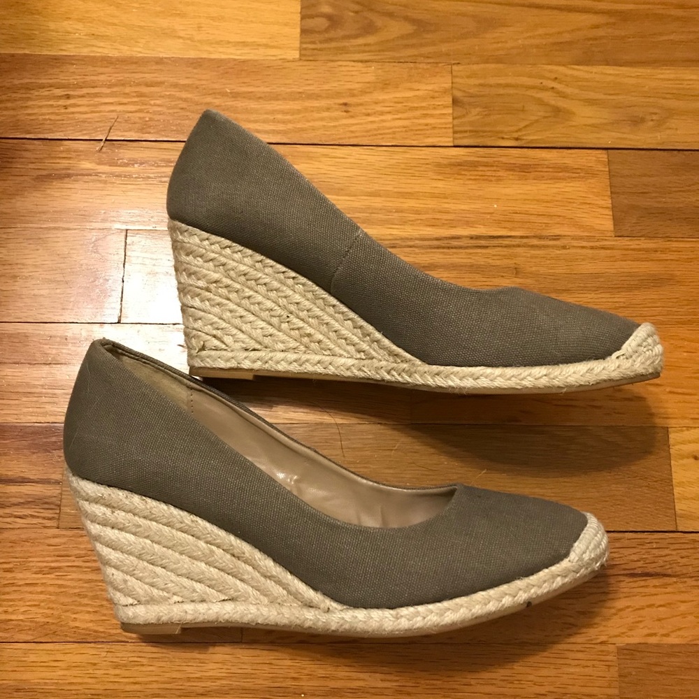 Ann Taylor Wedges